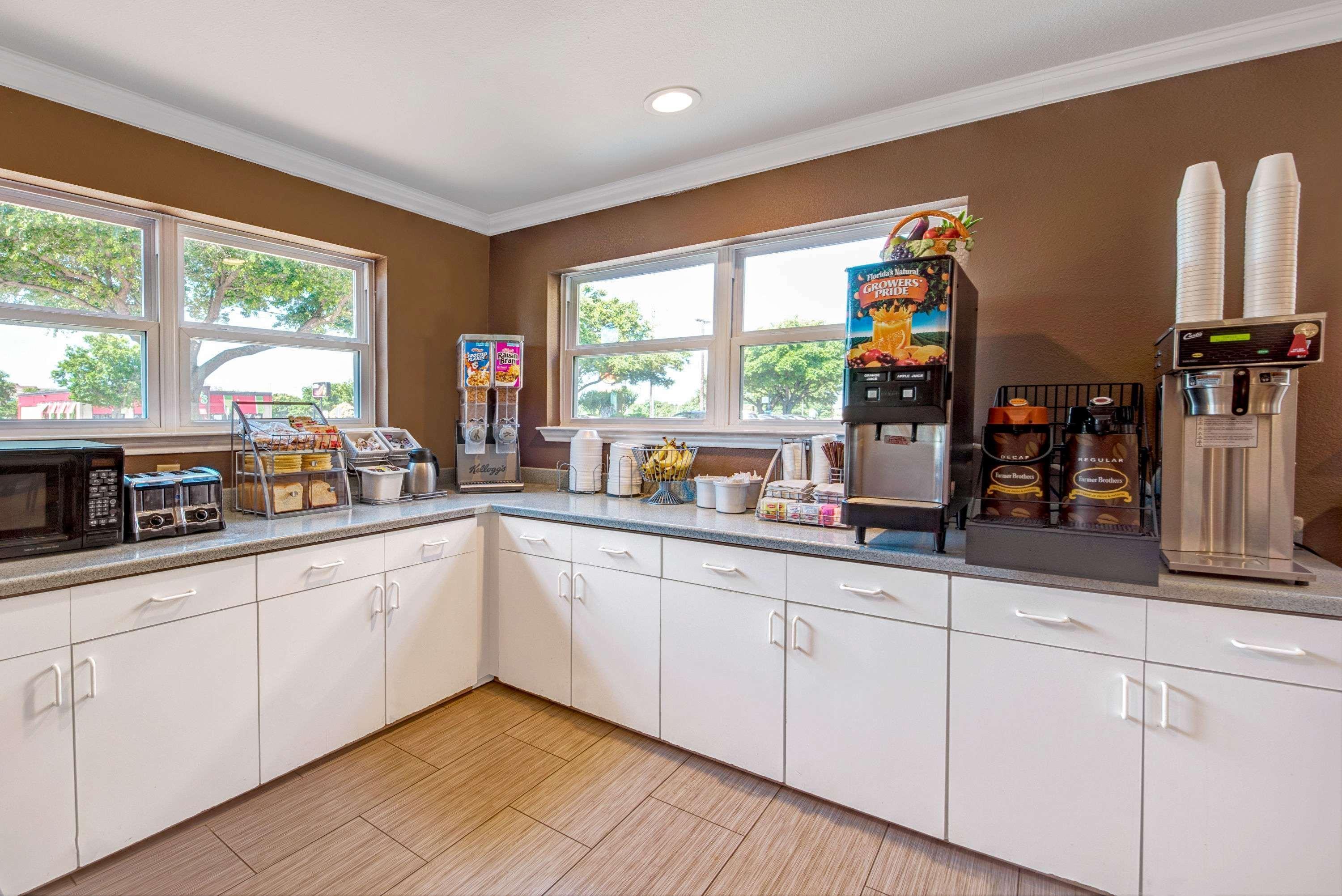 Super 8 by Wyndham Richardson Dallas - photo 12