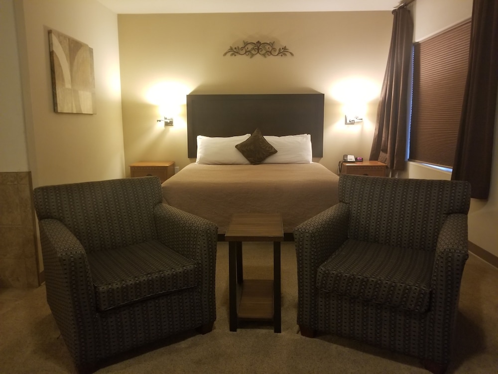 Grand View Inn & Suites - photo 17