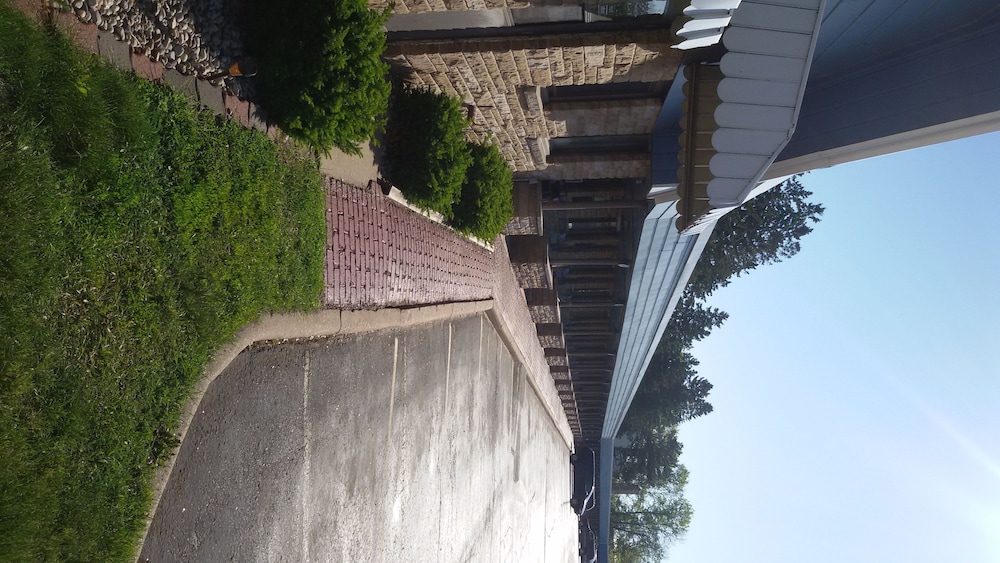 Knights Inn Stevens Point - photo 30