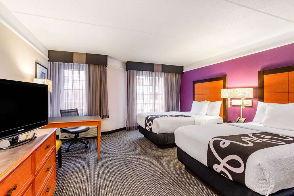 La Quinta Inn & Suites by Wyndham Raleigh Durham Intl AP - photo 16