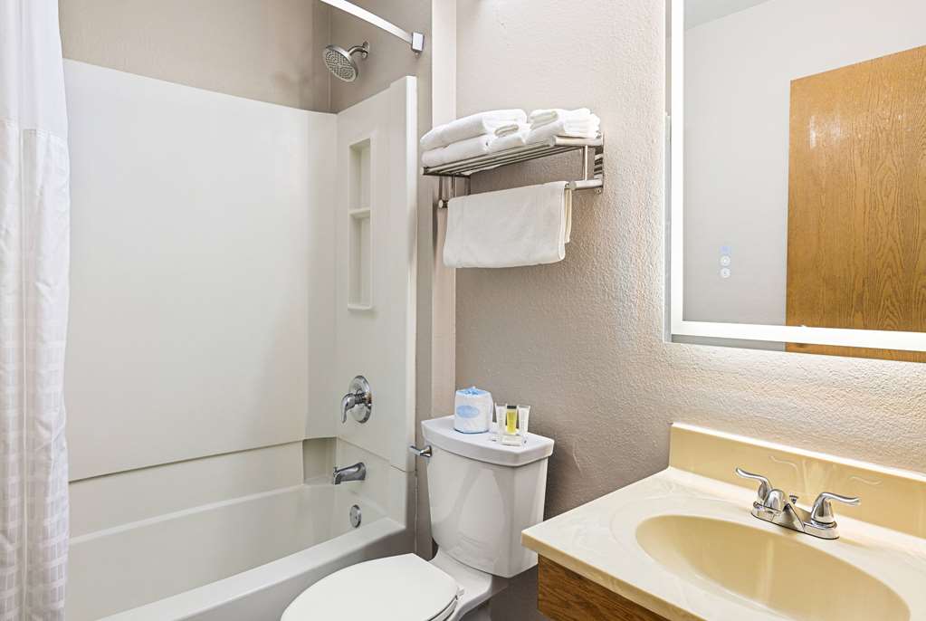 Super 8 by Wyndham Pittsburgh Monroeville - photo 56