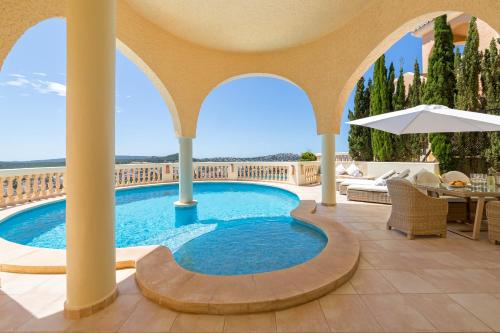 Meerblick Villa Buena Vista in Santa Ponsa Mallorca — 4-Star Luxury Hotel in Santa Ponsa, Spain