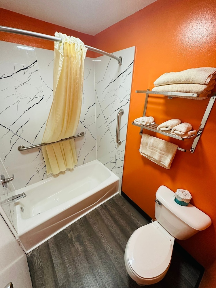 Amber Inn Motel Le Mars - photo 31