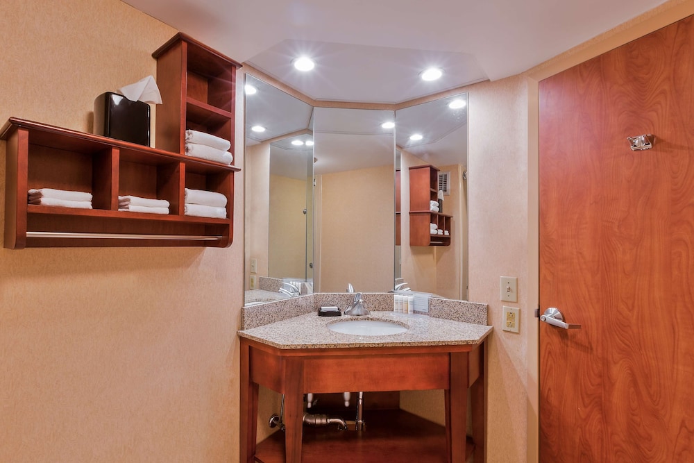 Hampton Inn Hendersonville - photo 25