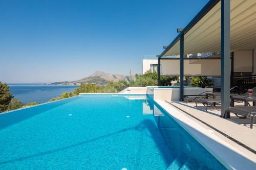 Bella Figura Apartments Heated Pool — 4-Star Luxury Hotel in Omis, Croatia