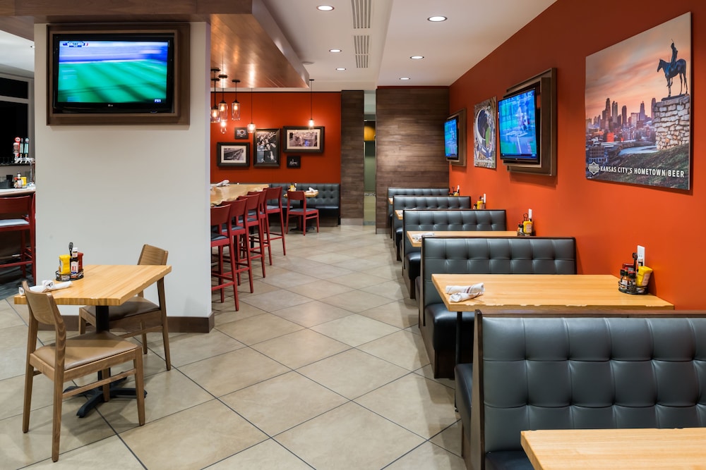 Holiday Inn Kansas City Airport by IHG - photo 41