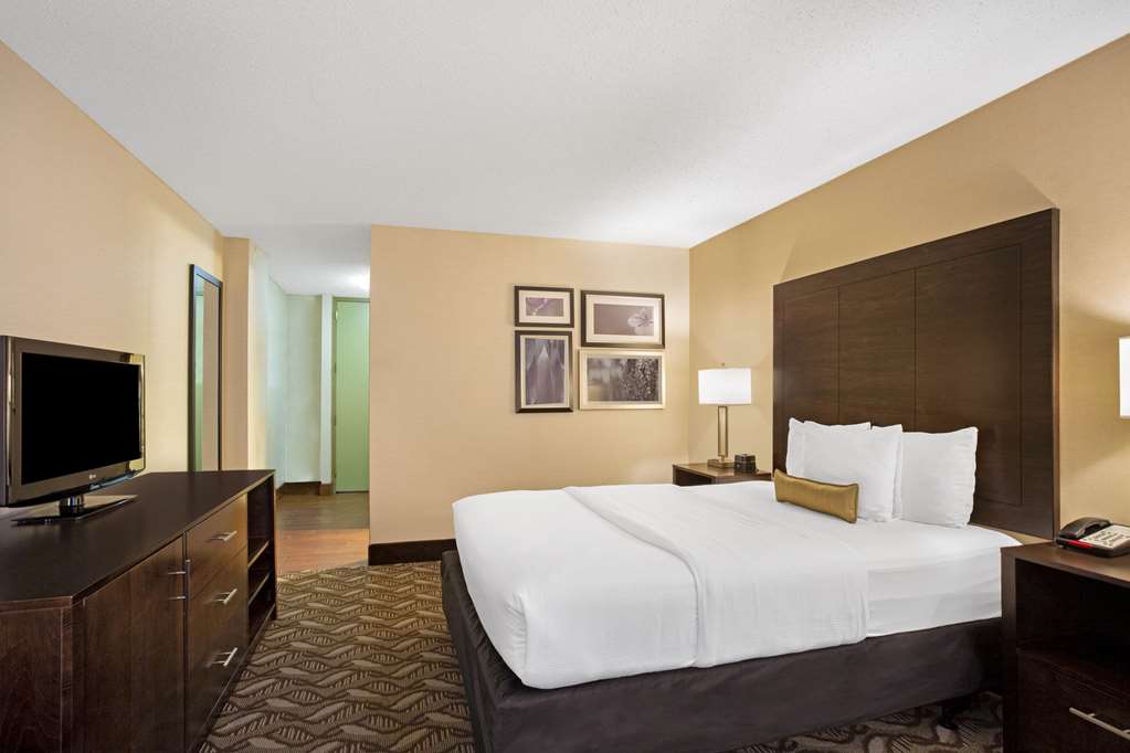 La Quinta Inn & Suites by Wyndham Springfield MA - photo 11
