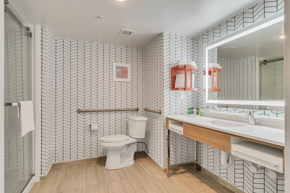 Holiday Inn Express and Suites Destin Miramar Beach by IHG - photo 18
