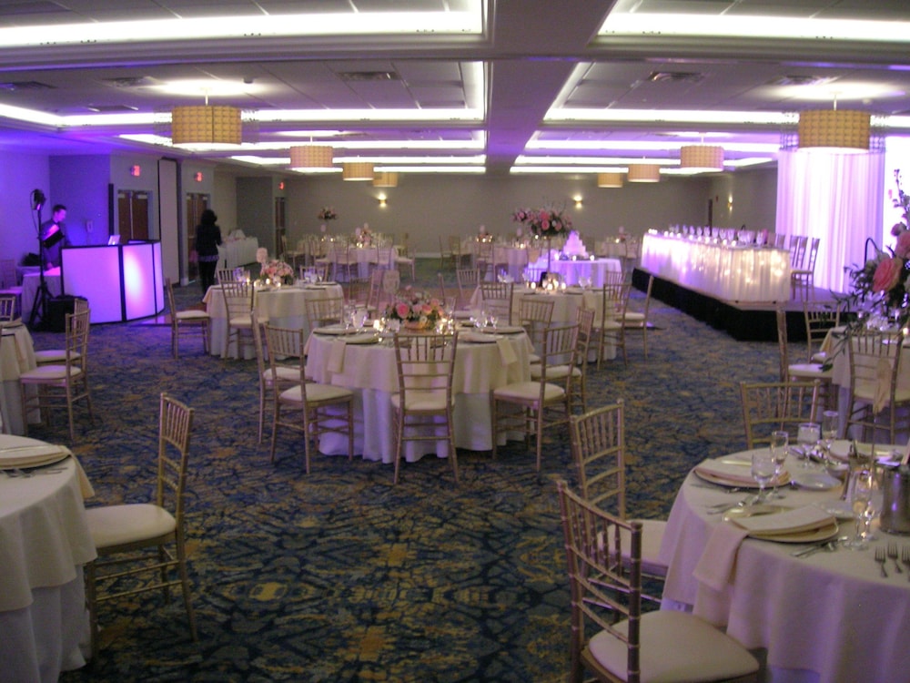Crowne Plaza Suites Pittsburgh South by IHG - photo 63