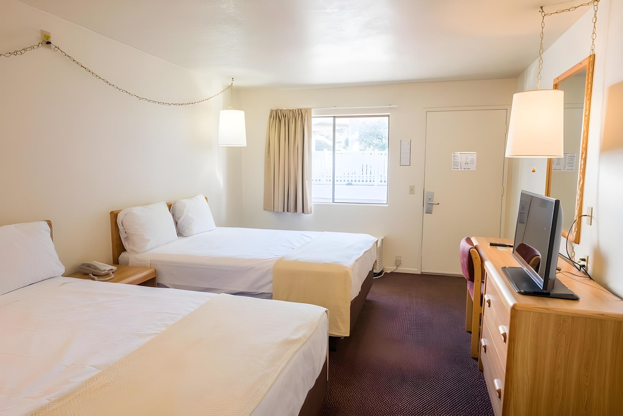 E Z 8 Motel Old Town - photo 6