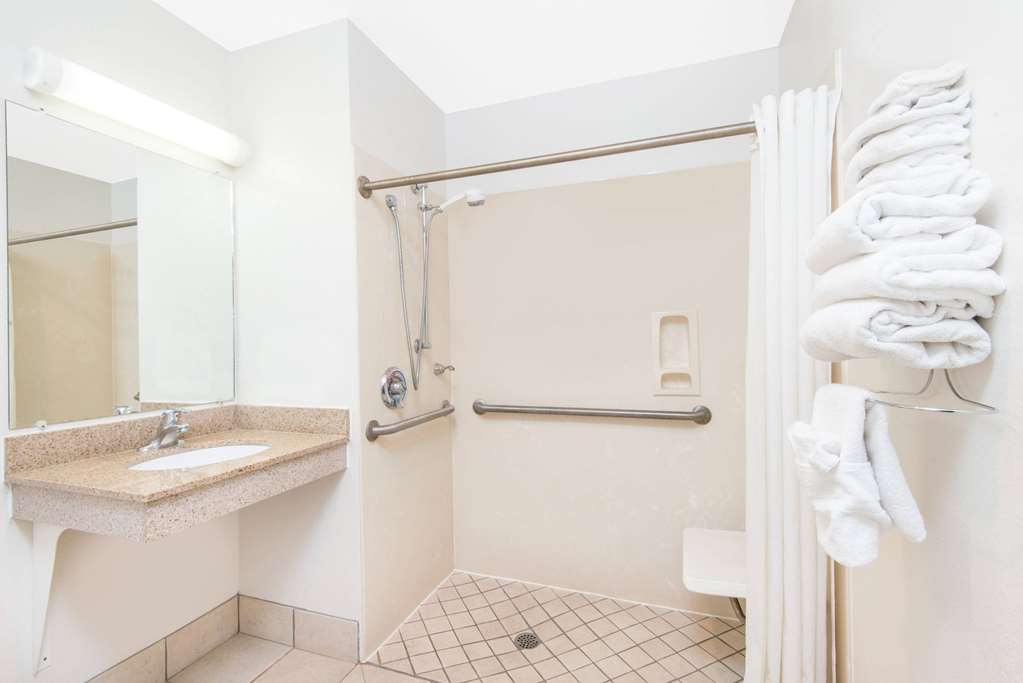 Super 8 by Wyndham Santa Rosa - photo 10