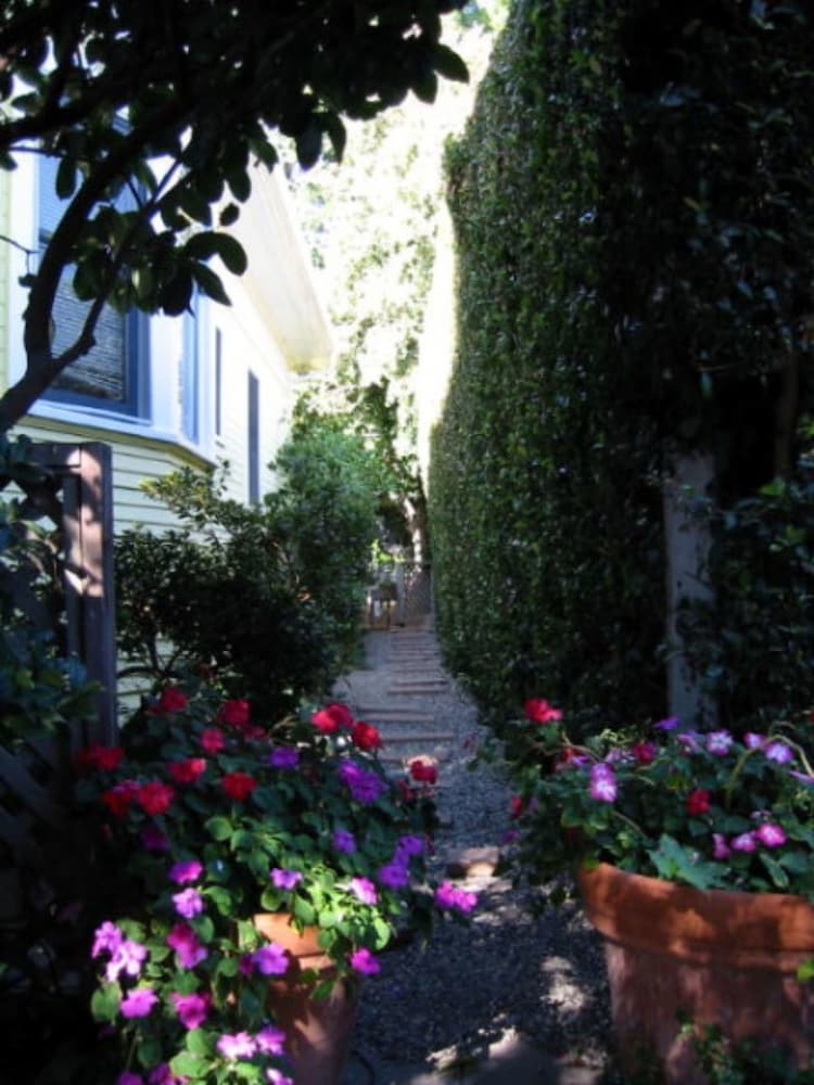 Secret Garden Inn and Cottages - photo 156