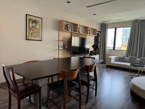 W8 CONDO TOP Floor LUXE 3 Bedroom Penthouse Hip central Bangkok area 5 mins from Thonglo BTS station