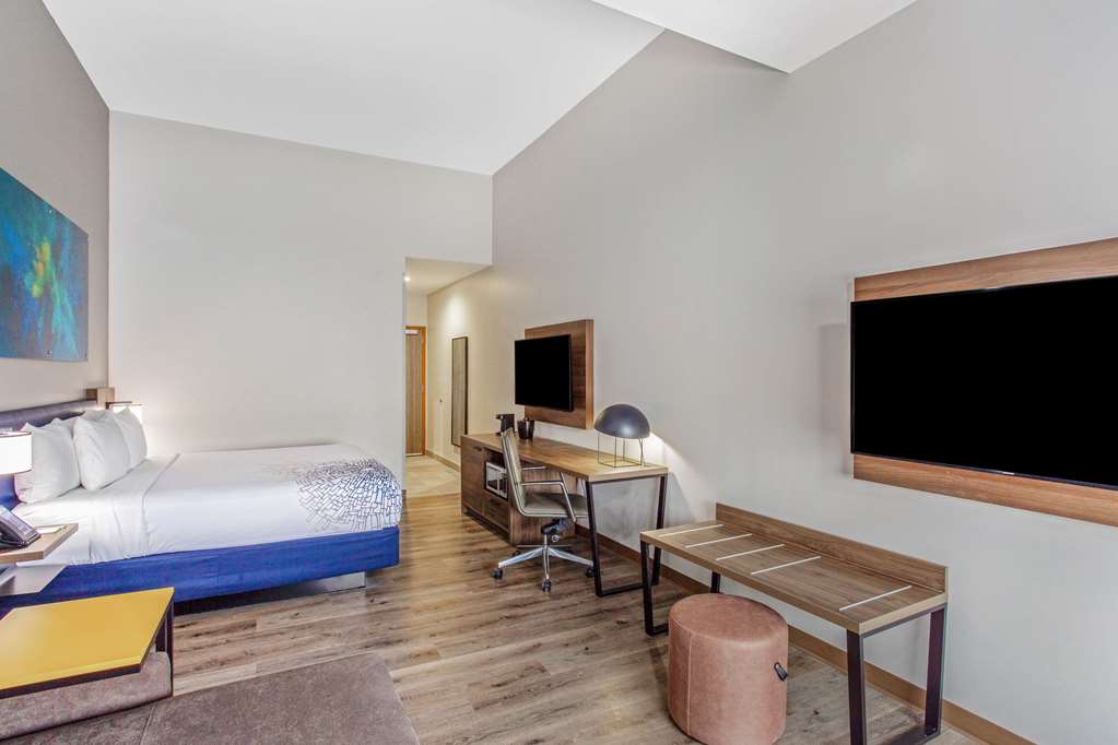 La Quinta Inn & Suites by Wyndham Miramar Beach Destin - photo 10