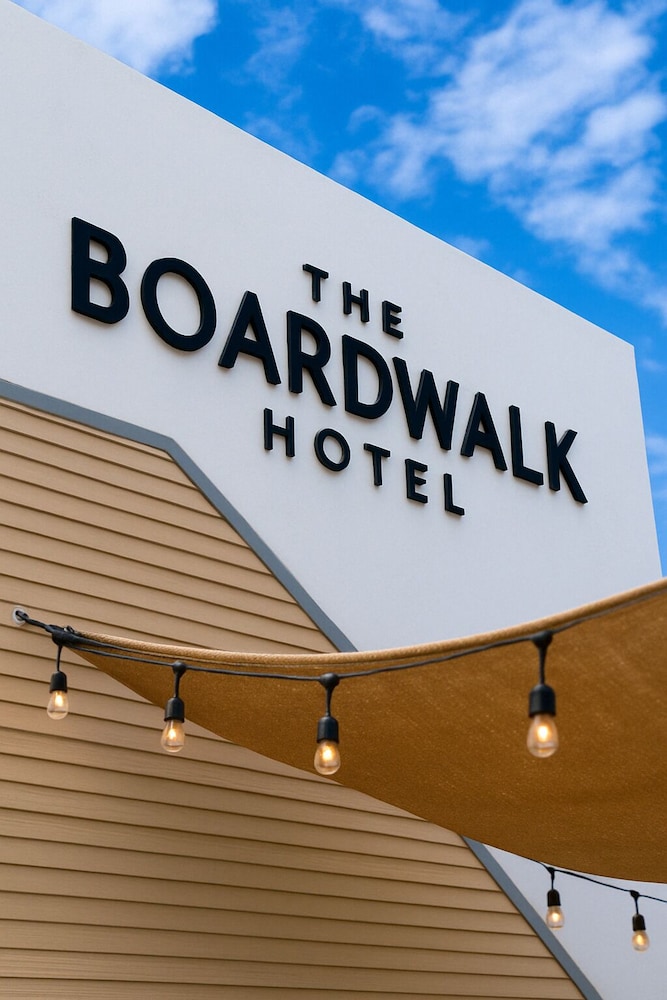Boardwalk Hotel: Bikes Boards & Beach Gear Included - photo 81