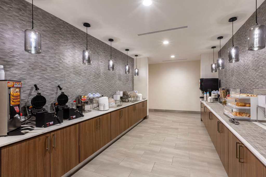 La Quinta Inn & Suites by Wyndham Lafayette Oil Center - photo 29