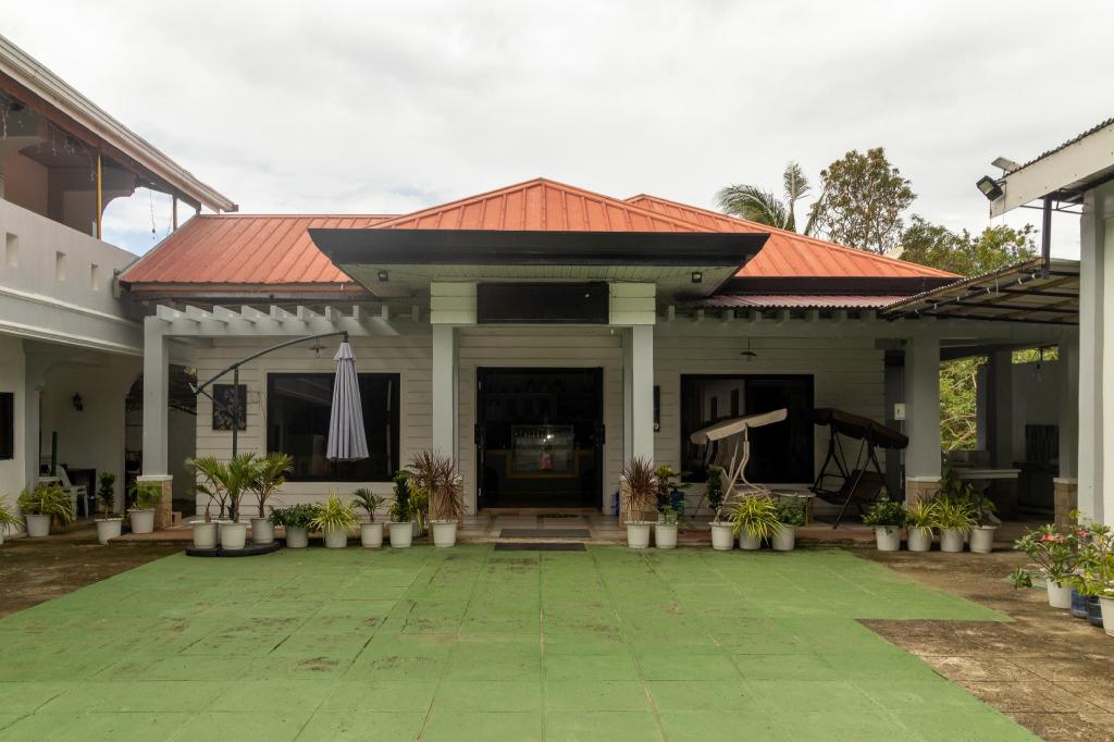 RedKeyz Saud by RedDoorz in Pagudpud, Philippines