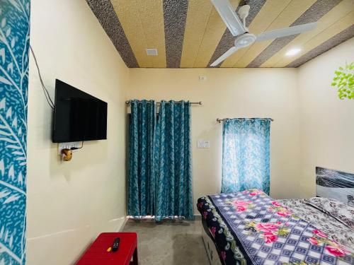 Shanti Paying Guest House — 5-Star Luxury Hotel in Mathura, India