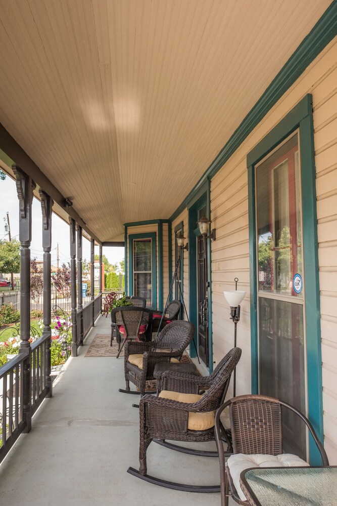 Dennison Street Inn Bed & Breakfast - photo 42