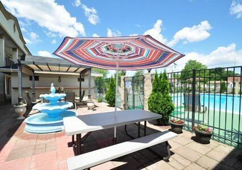 Econo Lodge Princess Anne - photo 32