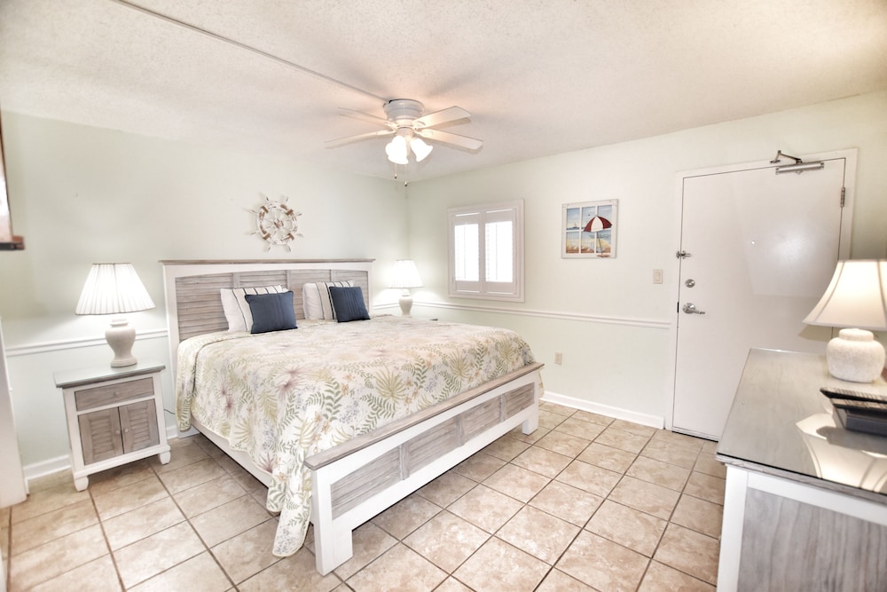 0512 Waters Edge Resort 3 Bedroom Condo by RedAwning - photo 11