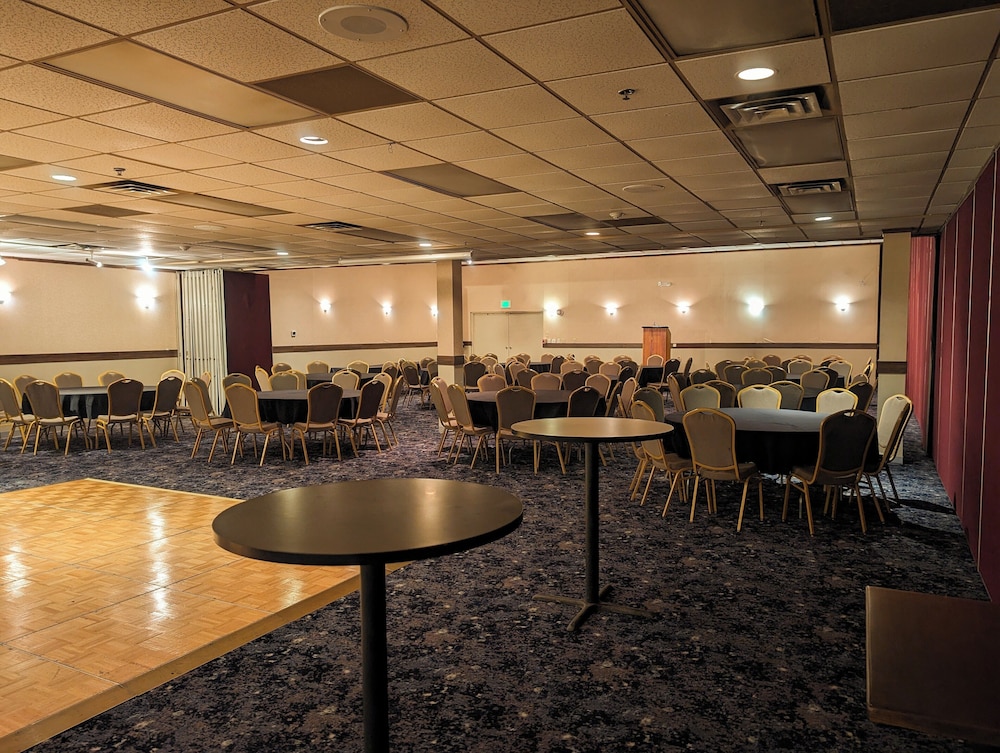 Clarion Inn & Suites and Convention Center - photo 44