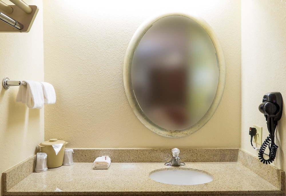 Red Roof Inn Edison - photo 16