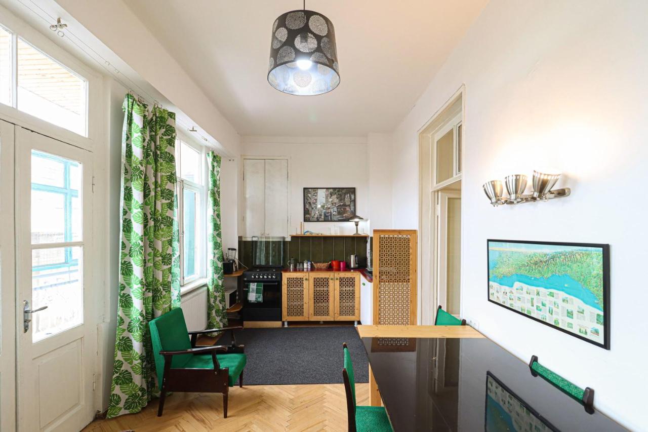INOLA Sunny flat with balcony in central Tbilisi
