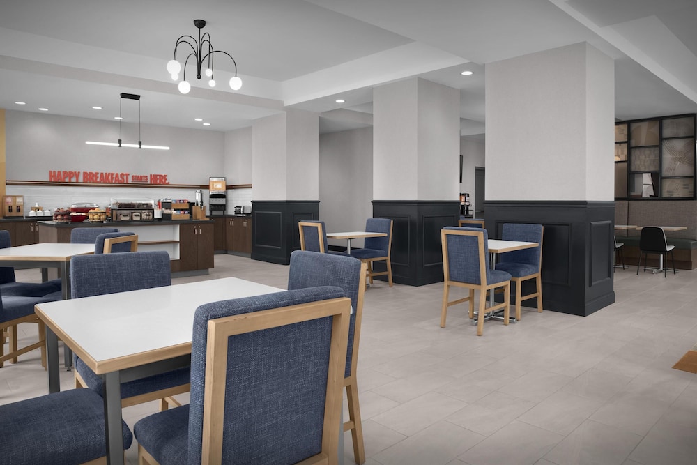 Hampton Inn Indianapolis Downtown Across from Circle Centre - photo 36