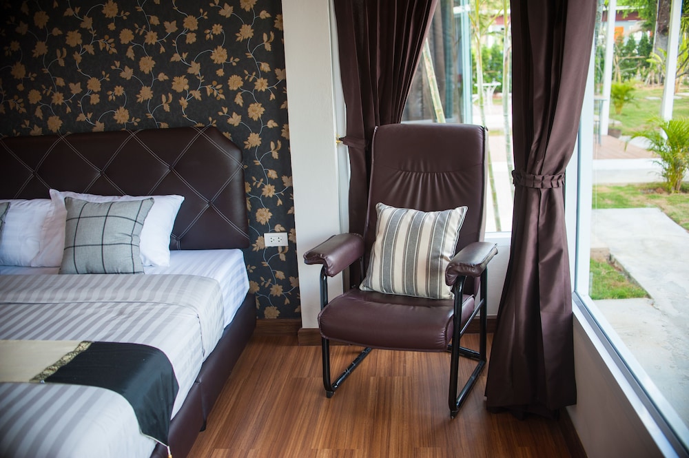 Bluemoon Riverside Resort — Phibun Mangsahan — photo 5