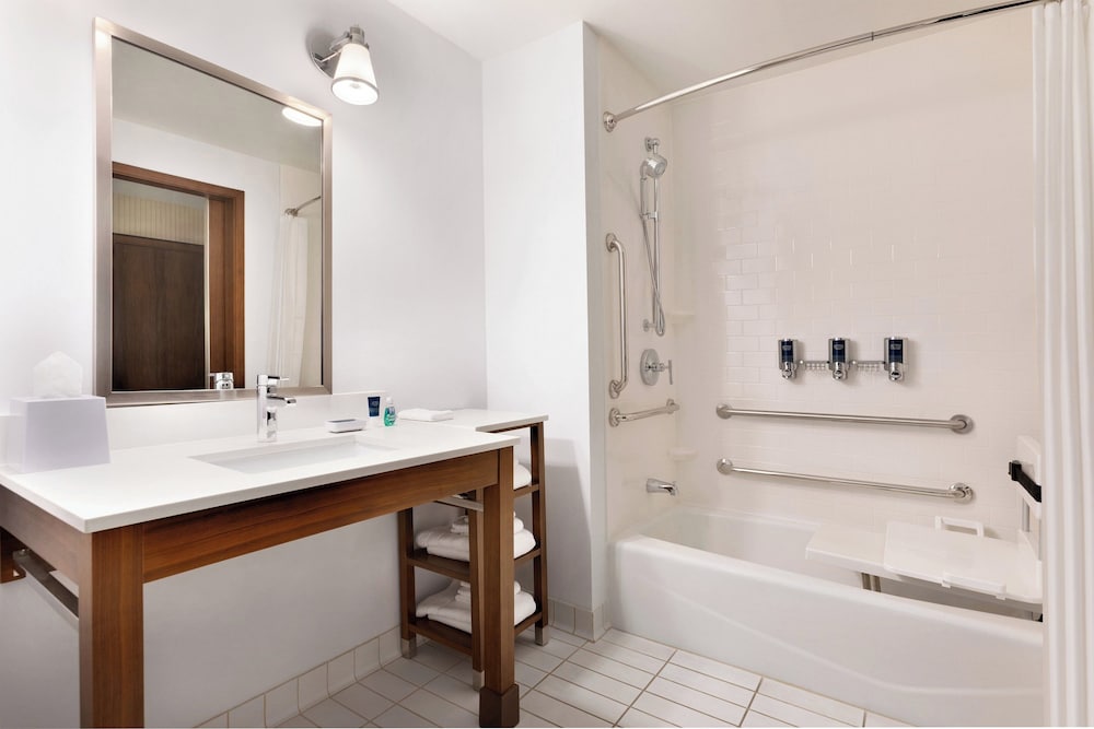 Four Points by Sheraton Fargo Medical Center - photo 17