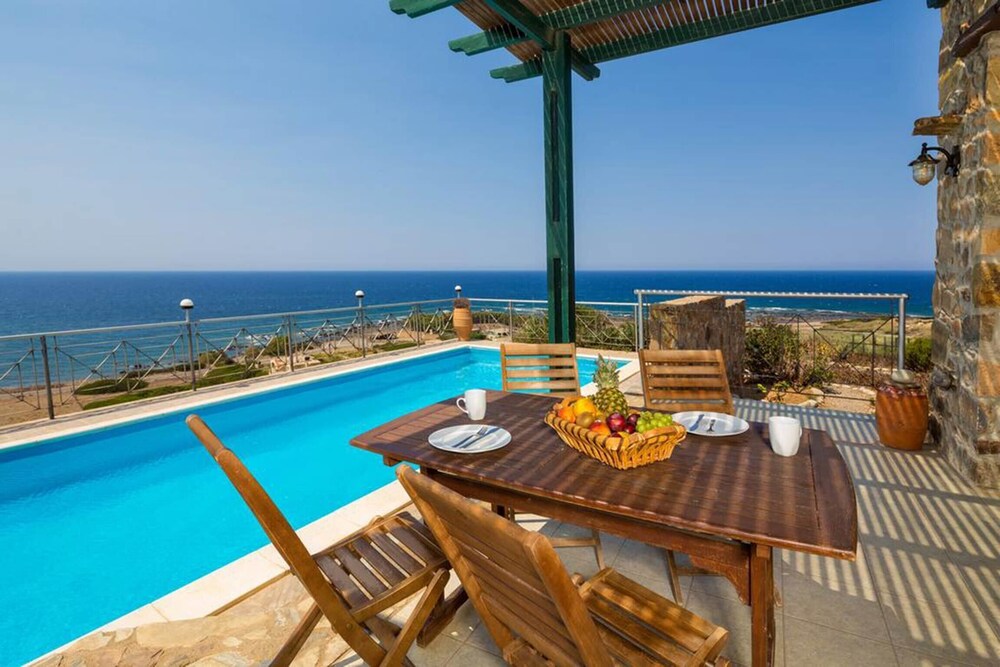 Elafonissi Villa with Amazing Sunset Views & Private Pool Near Elafonissi — 4-Star Luxury Hotel in Kissamos, Greece