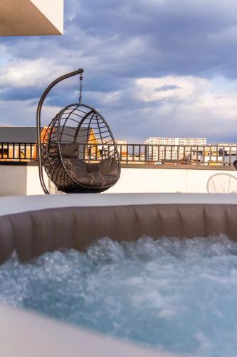 Skylark Cairo Penthouse cu Jacuzzi si Vedere la Munte — 4-Star Luxury Hotel in Brasov, Romania