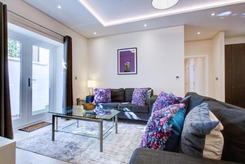 Newlands Pepe by Artsy — 4-Star Luxury Hotel in London, United Kingdom