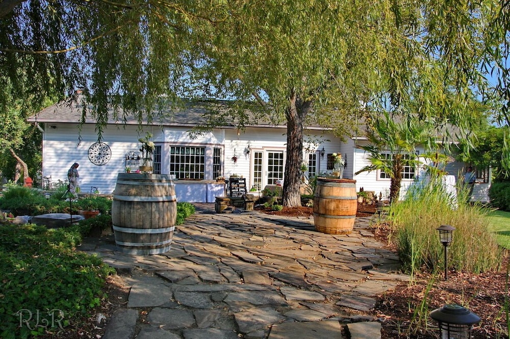Bybee's Historic Inn - photo 71