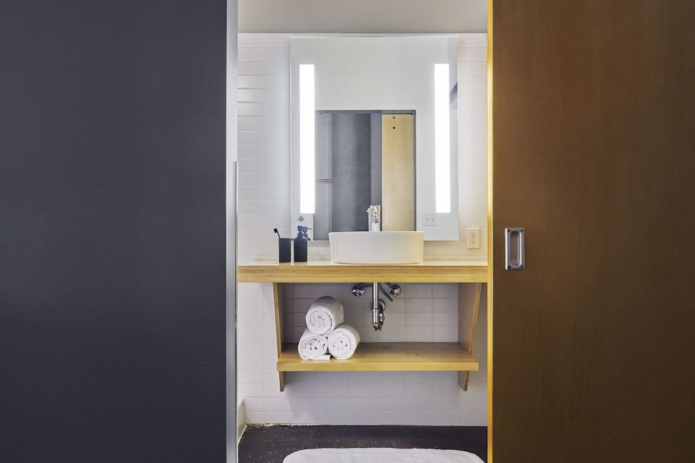 Canvas Hotel Dallas - photo 28
