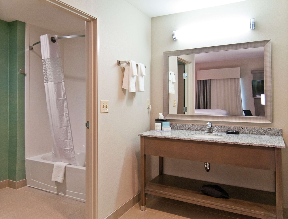 Hampton Inn & Suites Pensacola I 10 Pine Forest Road - photo 21