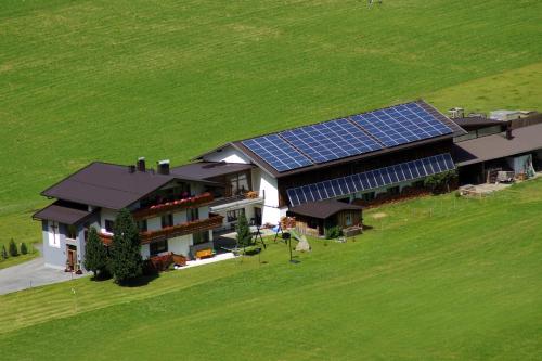 Apartments Bauernhof Dismasn Hof — 4-Star Luxury Hotel in Soelden, Austria