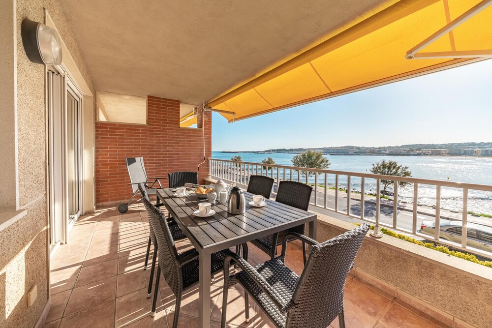 Terrassa de Mar — 4-Star Luxury Hotel in L'escala, Spain