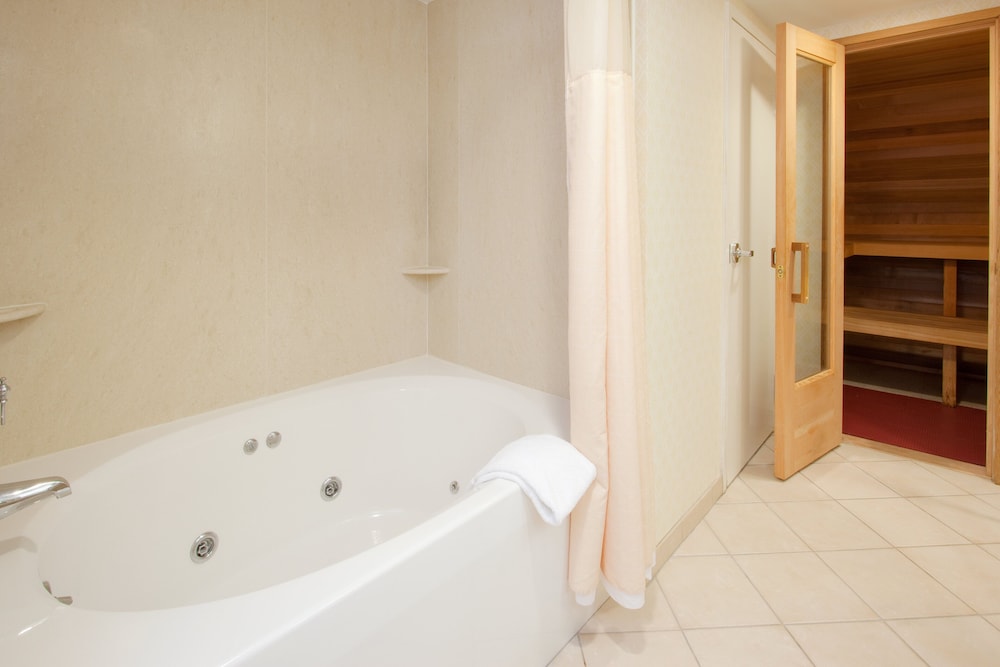 Holiday Inn Salem I 93 at Exit 2 by IHG - photo 9