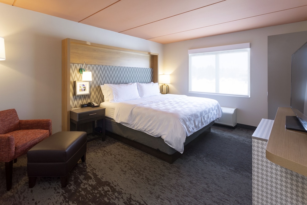 Holiday Inn Marquette by IHG - photo 13