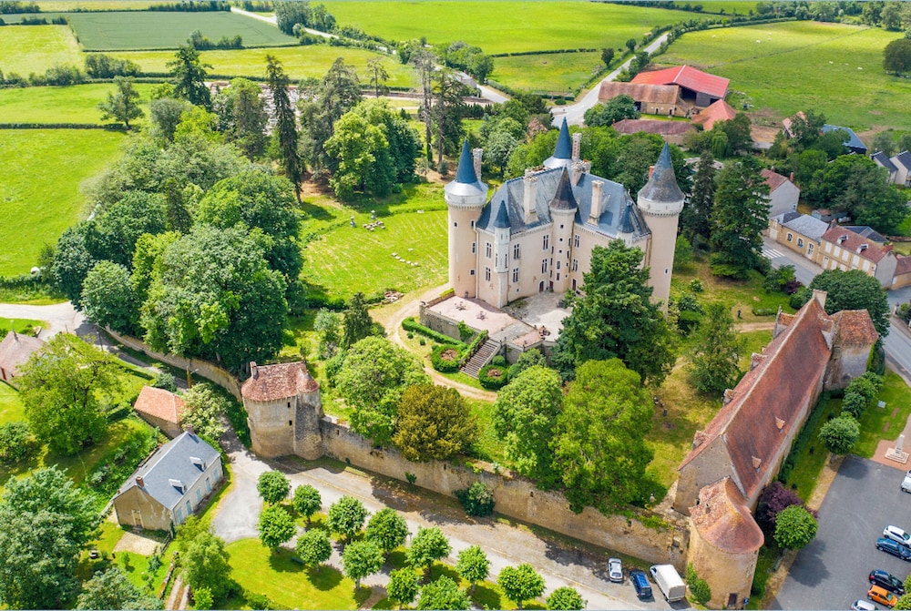Château de Saint Chartier — 4-Star Luxury Hotel in La Chatre, France