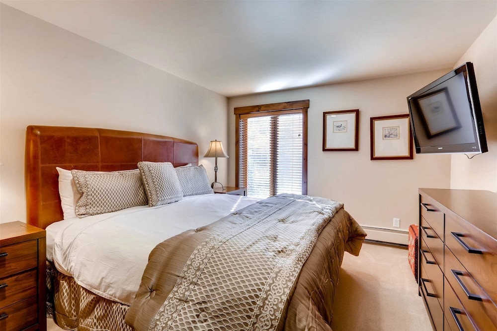 Luxury Ski In Ski Out 1 Bedroom Condo in Lionshead Village — 4-Star Luxury Hotel in Vail, United States