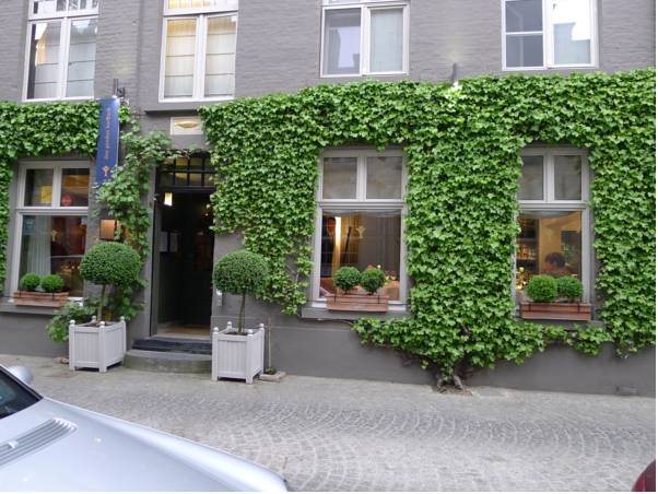 The Herring's Residence Stylish Private Cottage with Breakfast in Historic Center Adults Only — 4-Star Luxury Hotel in Brugge, Belgium