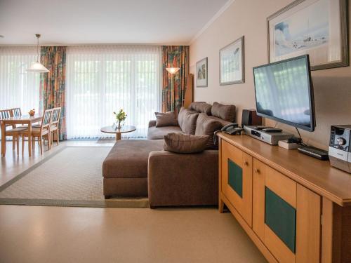 Dünenpark Binz Komfort Ferienwohnung mit 1 Schlafzimmer und Terrasse im Erdgeschoss 002 — 4-Star Luxury Hotel in Ostseebad Binz, Germany