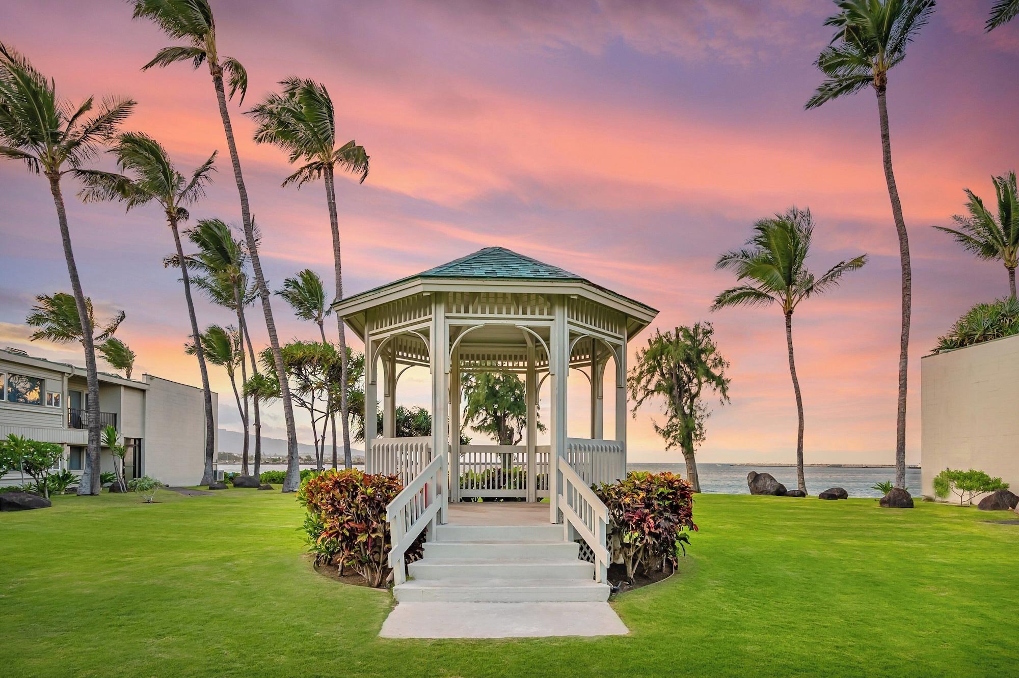 Maui Beach Hotel - photo 12