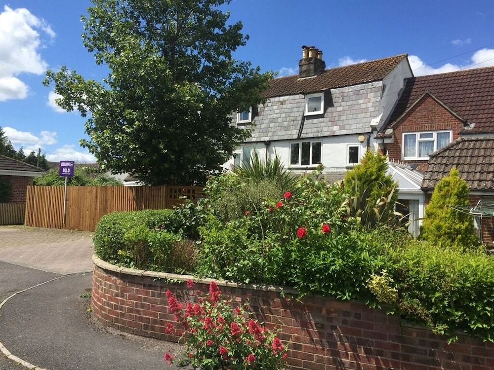 Meadow Cottage — 4-Star Luxury Hotel in Salisbury, United Kingdom