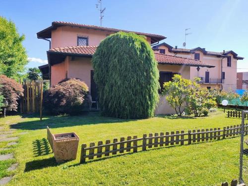 ReBea Porzione di villa con giardino — 4-Star Luxury Hotel in Castronno, Italy