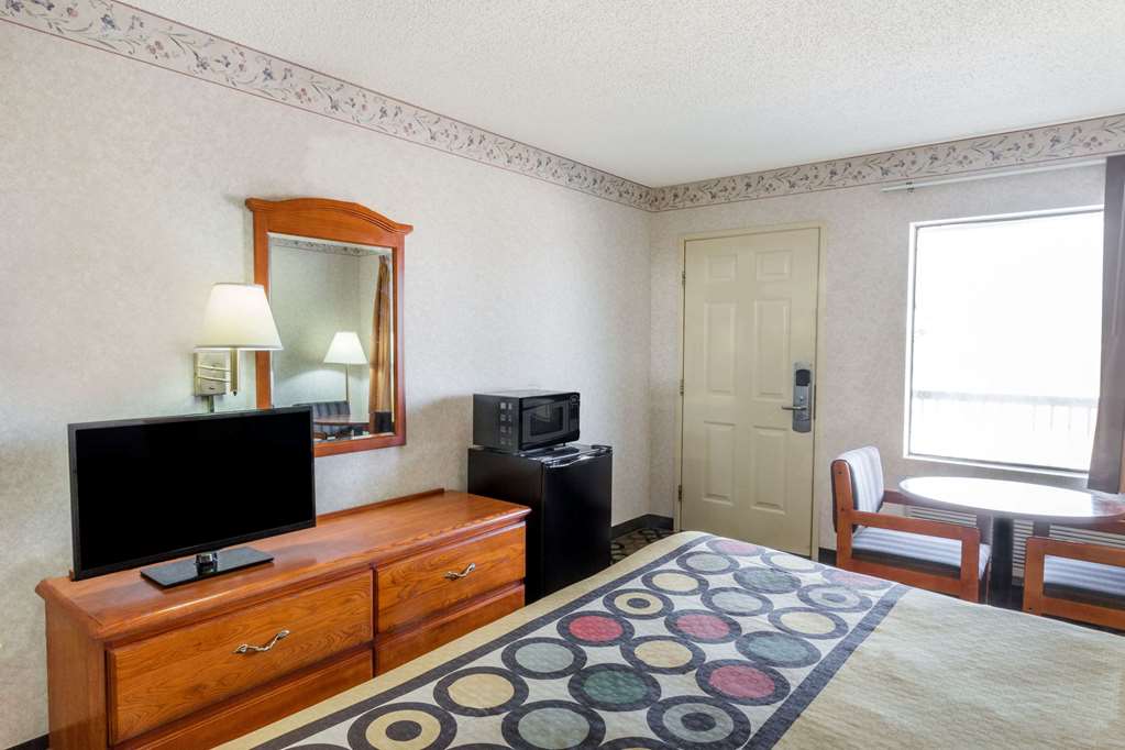Super 8 by Wyndham Ashburn - photo 14