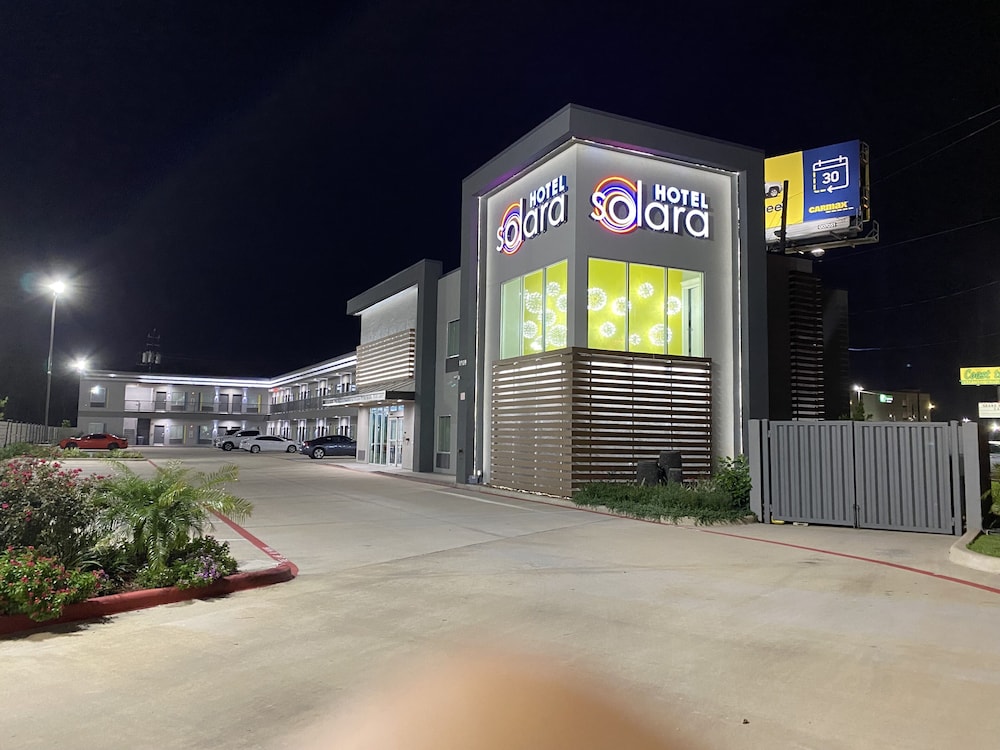 Hotel Solara Hobby Airport — hotel near William P. Hobby Airport